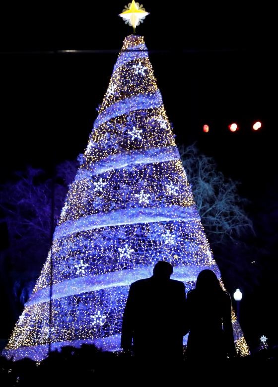 تصاویر | روشن شدن درخت کریسمس کاخ سفید با حضور ترامپ